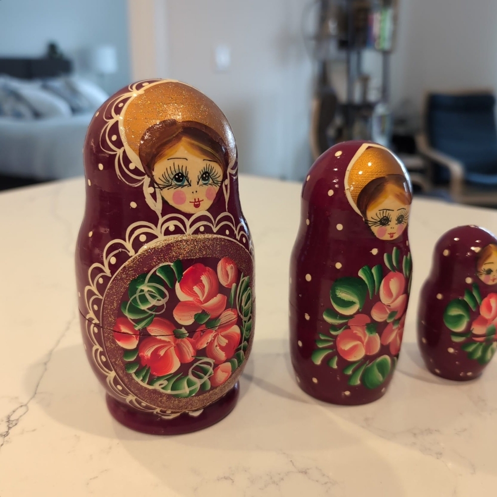 Vintage Maroon Nesting Doll Handmade Matryoshka Babushka 5 Piece Set - Picture 2 of 4